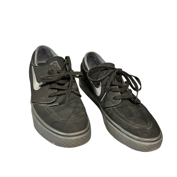 NIKE Stefan Janoski Leather Sneaker Black with Gray Swoosh VGC Men’s Size 9 - Picture 3 of 11